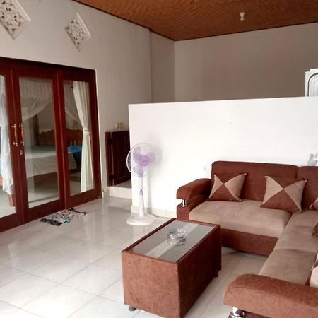 Rumah Wayans Lipah Amed Kültér fotó