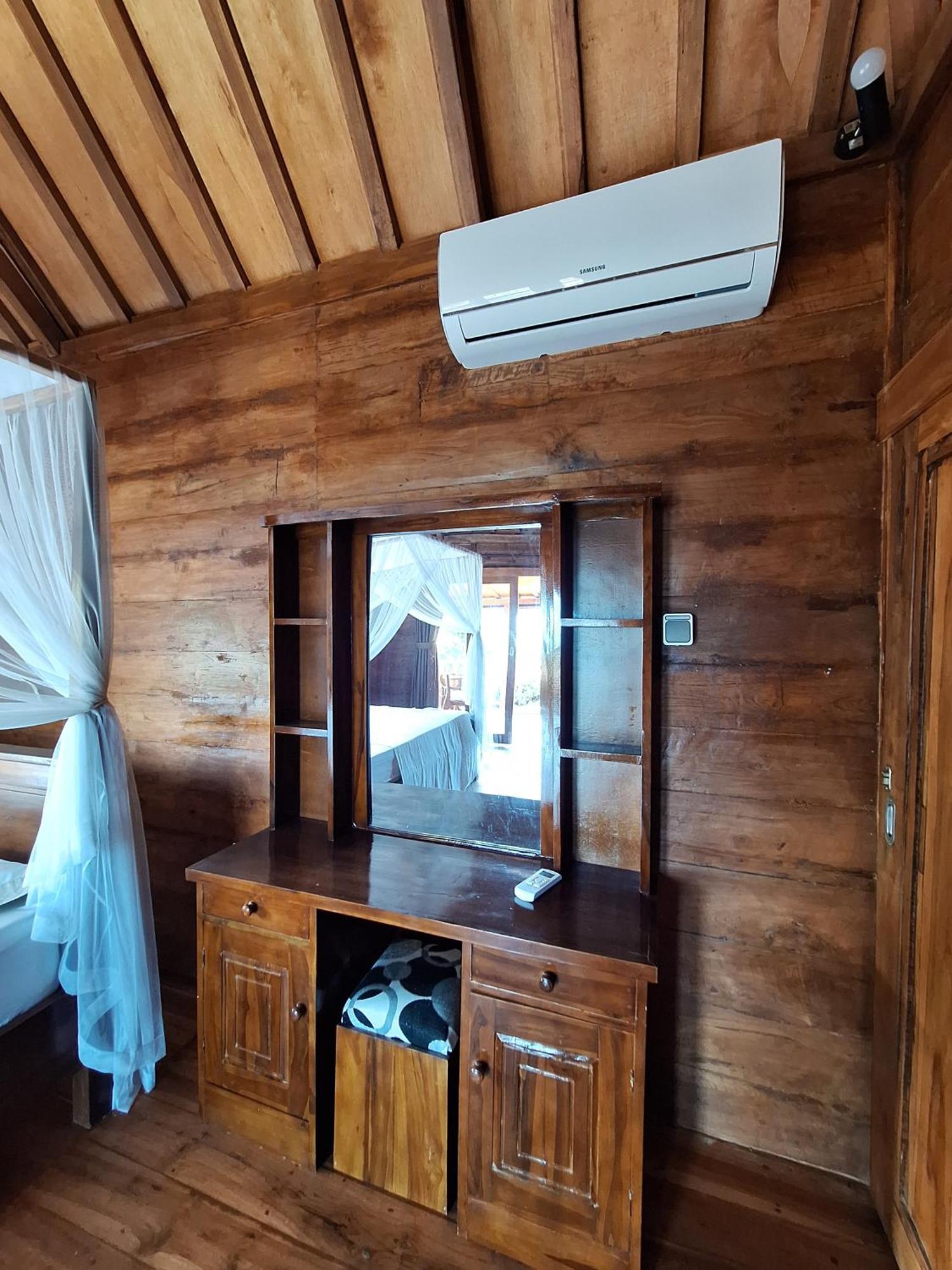 Rumah Wayans Lipah Amed Kültér fotó
